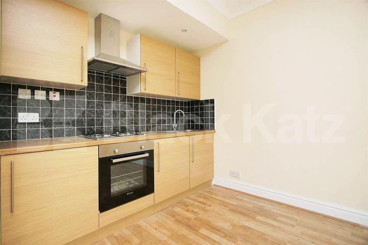 			LET!, 2 Bedroom, 1 bath, 1 reception Flat			 Ashmore Road, MAIDA VALE