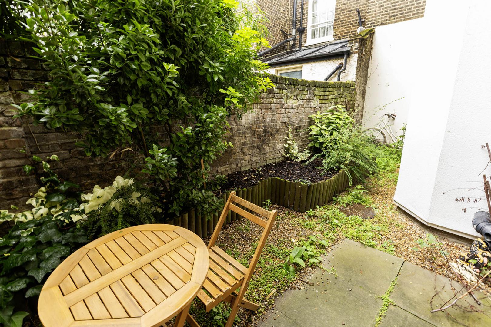 Modern recently refurbished one bed with garden in a period conversion in Camden Camden Street, Camden