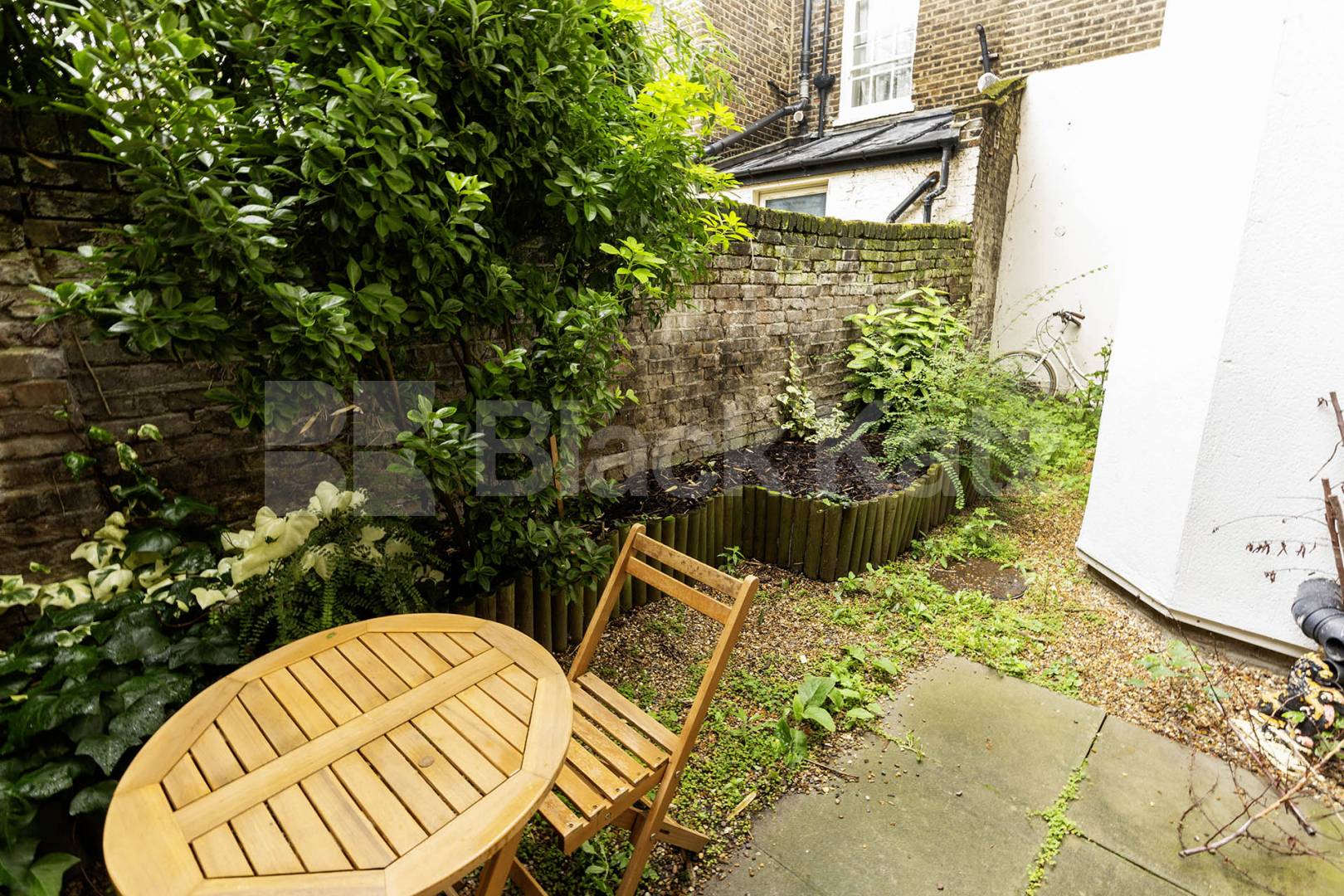 Modern recently refurbished one bed with garden in a period conversion in Camden Camden Street, Camden