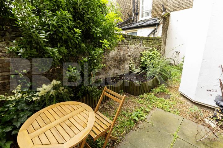 Modern recently refurbished one bed with garden in a period conversion in Camden Camden Street, Camden