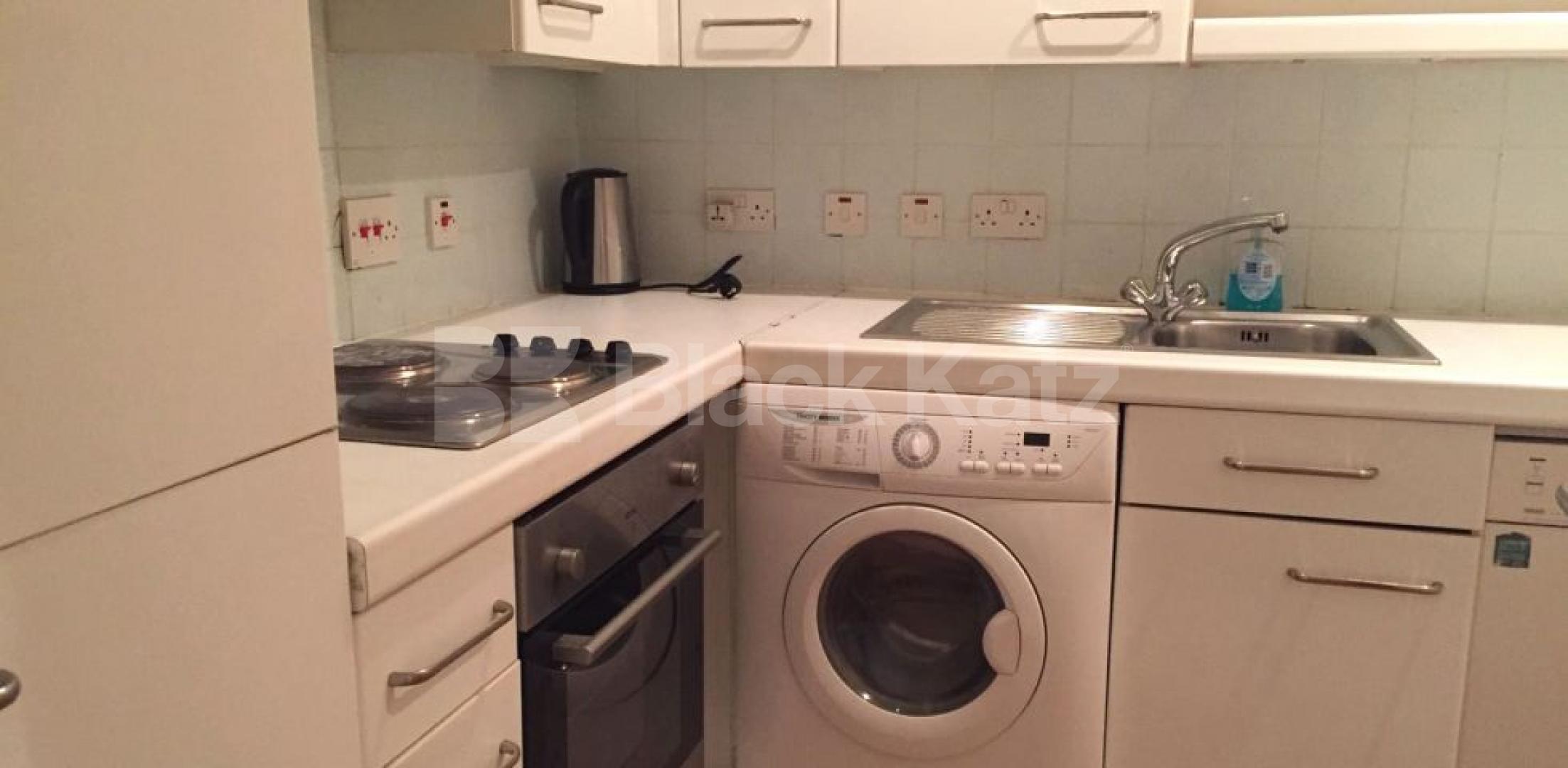 			LARGE  ONE BED MINUTES TO CAMDEN HIGH ST! , 1 Bedroom, 1 bath, 1 reception Flat			 Pratt Street, CAMDEN