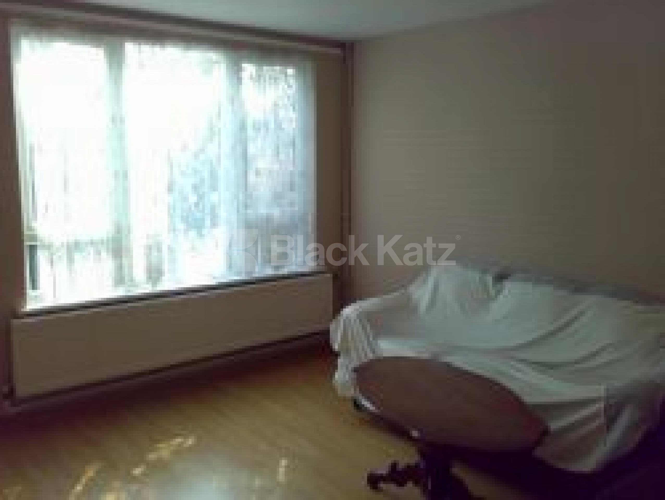 			4 Bedroom, 1 bath, 1 reception Flat			 Centurion Close, CALEDONIAN ROAD N7 N7