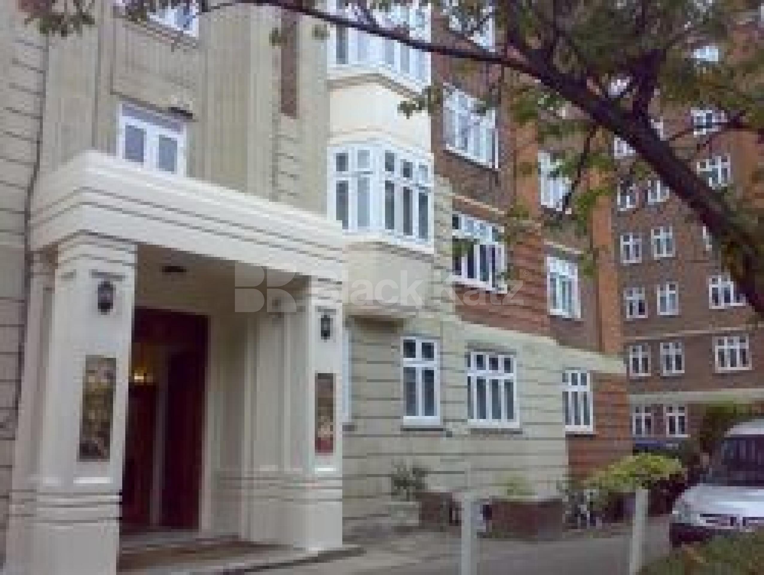			new instruction, Studio Apartment, 1 bath, 1 reception Flat			 Hall Road, St Johns Wood NW8