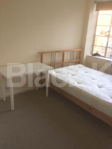 			MINS TO TUBE!, 1 Bedroom, 1 bath, 1 reception Flat			 Camden Road, CAMDEN