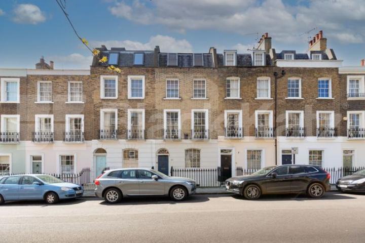 Recently refurbished three double bed 2 bathroom period conversion in Camden Arlington Road, Camden