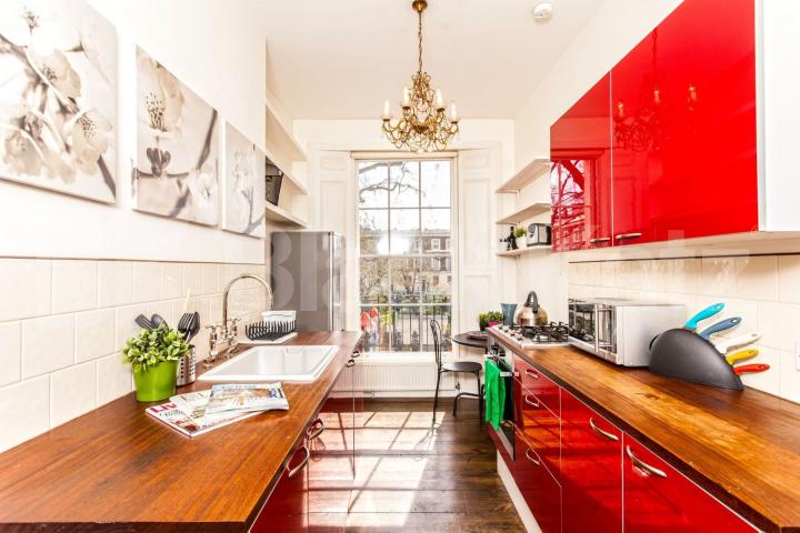 Located in one of WC1X prime garden squares close to Bloomsbury Granville Square, Kings Cross / Clerkenwell 