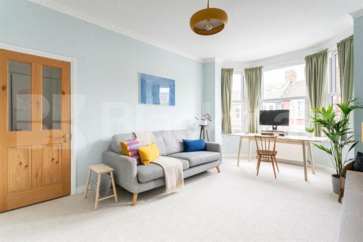 Spacious 3-Bedroom Ground Floor Flat with Private Garden Abbotsford Avenue, Tottenham