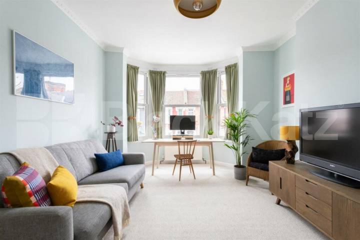 Spacious 3-Bedroom Ground Floor Flat with Private Garden Abbotsford Avenue, Tottenham