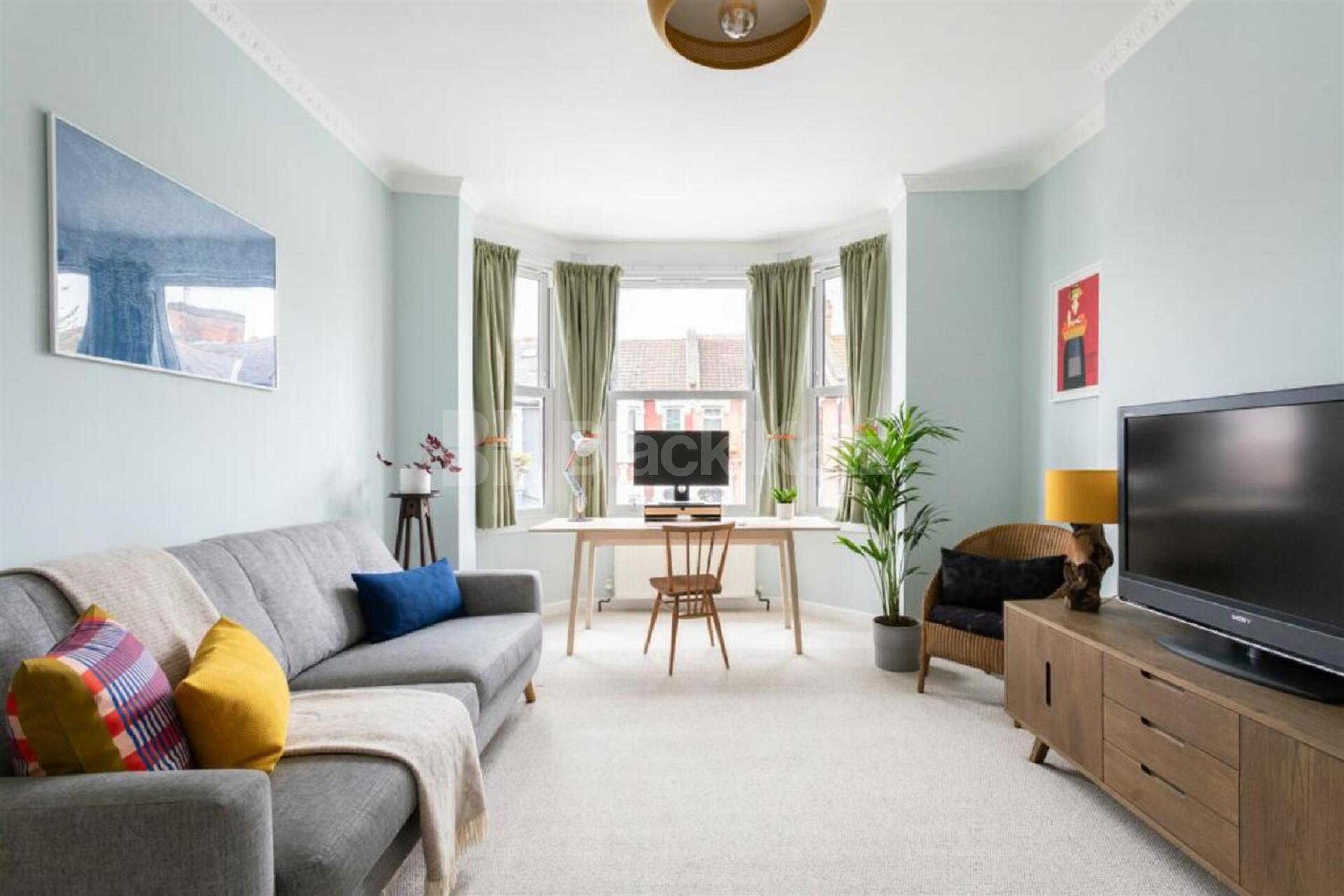Spacious 3-Bedroom Ground Floor Flat with Private Garden Abbotsford Avenue, Tottenham N15