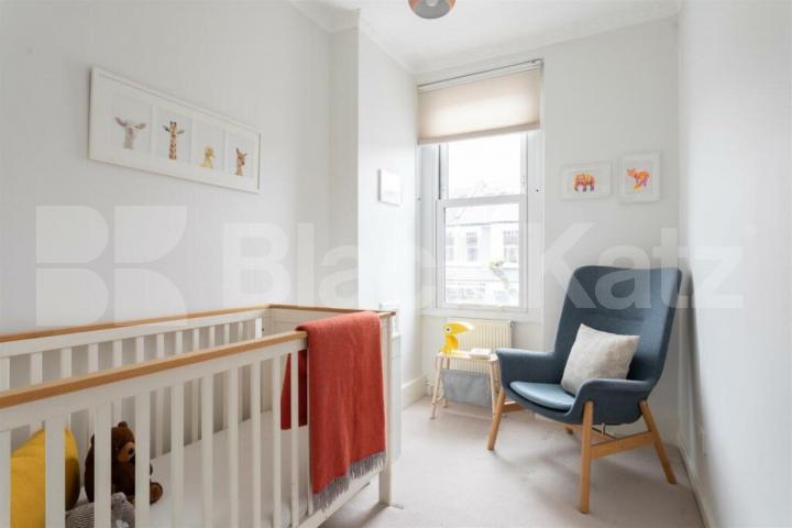 Spacious 3-Bedroom Ground Floor Flat with Private Garden Abbotsford Avenue, Tottenham