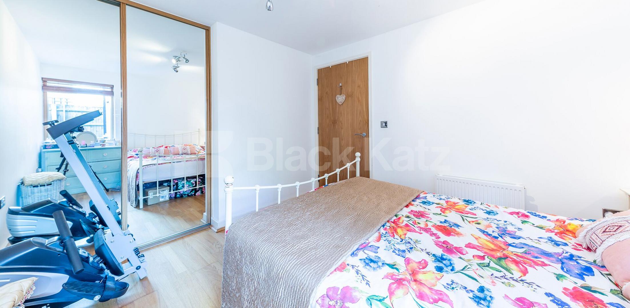 			1 Bedroom, 1 bath, 1 reception Flat			 Womersley Road, CROUCH END