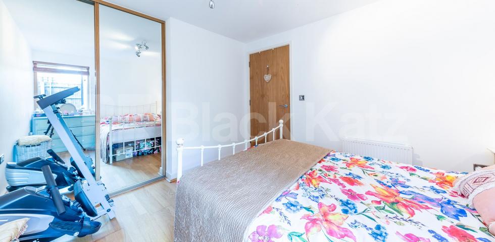 			1 Bedroom, 1 bath, 1 reception Flat			 Womersley Road, CROUCH END