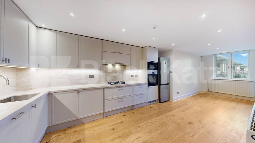 			4 Bedroom, 3 bath, 1 reception 			 Kidderpore Avenue,  Westfield  NW3