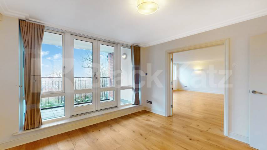 			4 Bedroom, 3 bath, 1 reception 			 Kidderpore Avenue,  Westfield  NW3