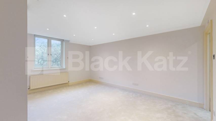 			4 Bedroom, 3 bath, 1 reception 			 Kidderpore Avenue,  Westfield  NW3