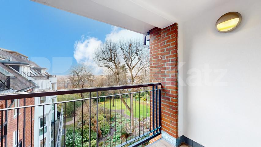 			4 Bedroom, 3 bath, 1 reception 			 Kidderpore Avenue, Westfield, NW3,  Westfield