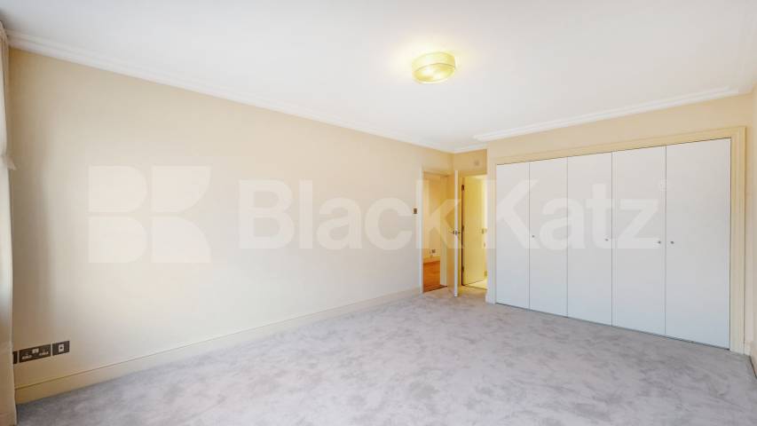 			4 Bedroom, 3 bath, 1 reception 			 Kidderpore Avenue,  Westfield  NW3