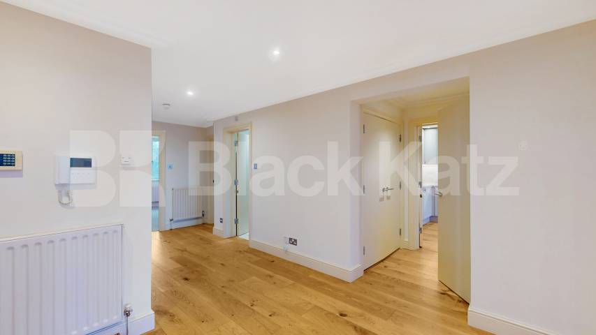 			4 Bedroom, 3 bath, 1 reception 			 Kidderpore Avenue,  Westfield  NW3