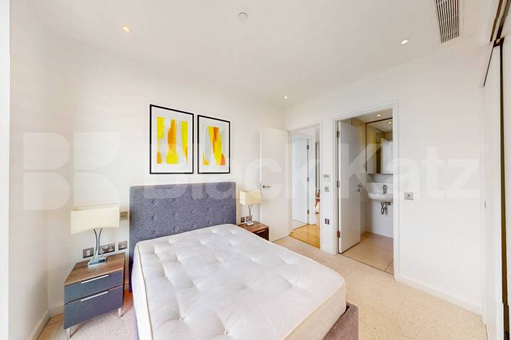 37th floor with stunning views of the cityscape & 24 Hr. Concierge Strata, Walworth Road, Elephant and Castle