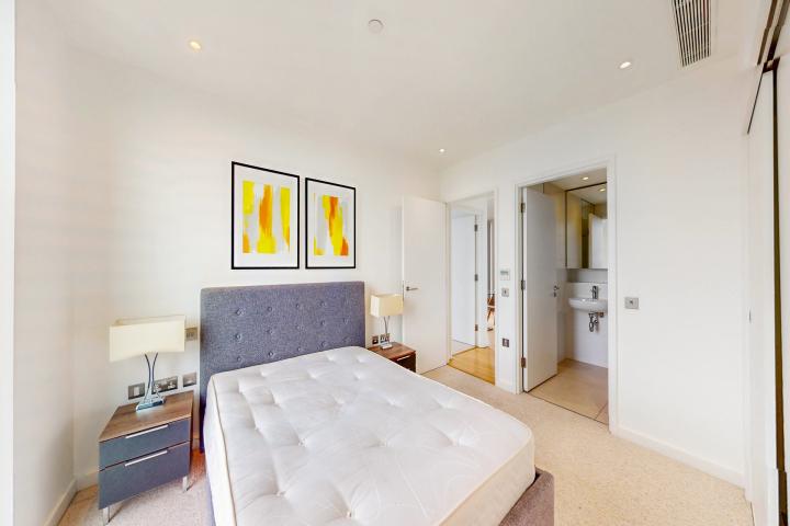 27th floor with stunning views of the cityscape & 24 Hr. Concierge Strata, Walworth Road, Elephant and Castle