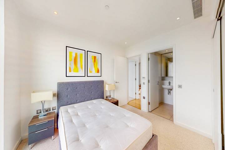 27th floor with stunning views of the cityscape & 24 Hr. Concierge Strata, Walworth Road, Elephant and Castle