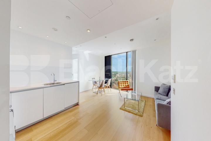37th floor with stunning views of the cityscape & 24 Hr. Concierge Strata, Walworth Road, Elephant and Castle