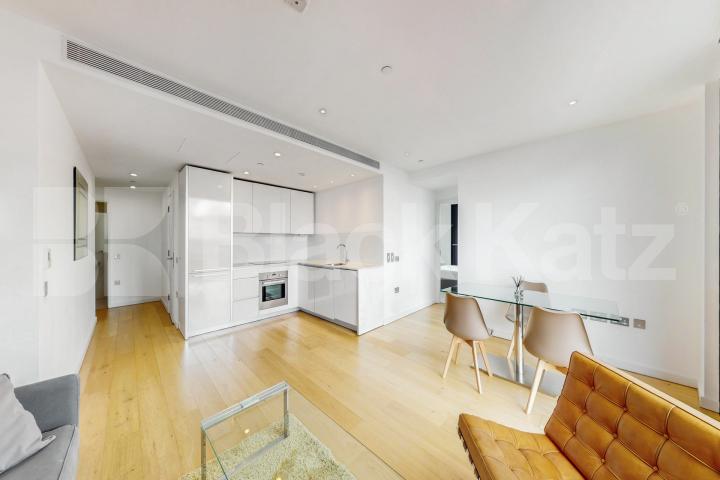 37th floor with stunning views of the cityscape & 24 Hr. Concierge Strata, Walworth Road, Elephant and Castle