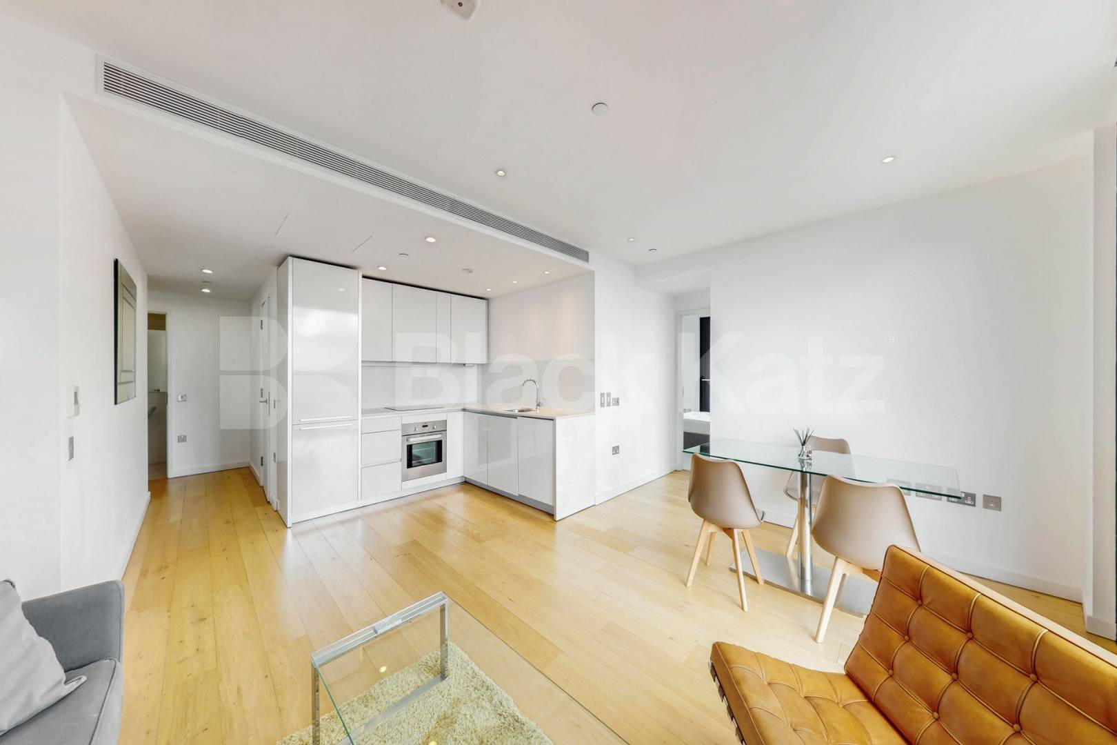 27th floor with stunning views of the cityscape & 24 Hr. Concierge Strata, Walworth Road, Elephant and Castle