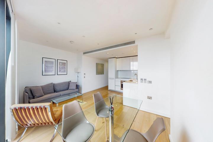 27th floor with stunning views of the cityscape & 24 Hr. Concierge Strata, Walworth Road, Elephant and Castle