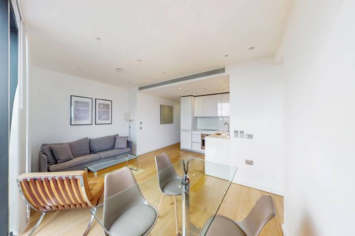 27th floor with stunning views of the cityscape & 24 Hr. Concierge Strata, Walworth Road, Elephant and Castle