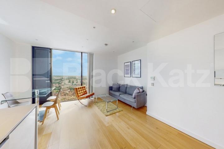37th floor with stunning views of the cityscape & 24 Hr. Concierge Strata, Walworth Road, Elephant and Castle