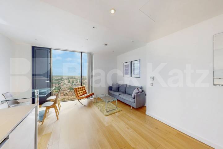 37th floor with stunning views of the cityscape & 24 Hr. Concierge Strata, Walworth Road, Elephant and Castle