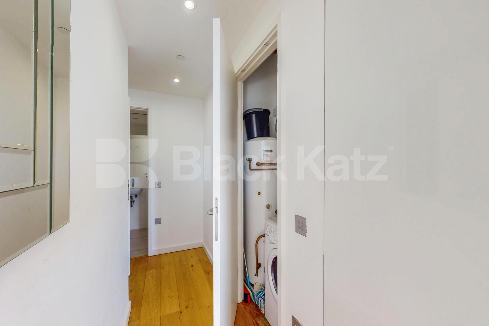37th floor with stunning views of the cityscape & 24 Hr. Concierge Strata, Walworth Road, Elephant and Castle