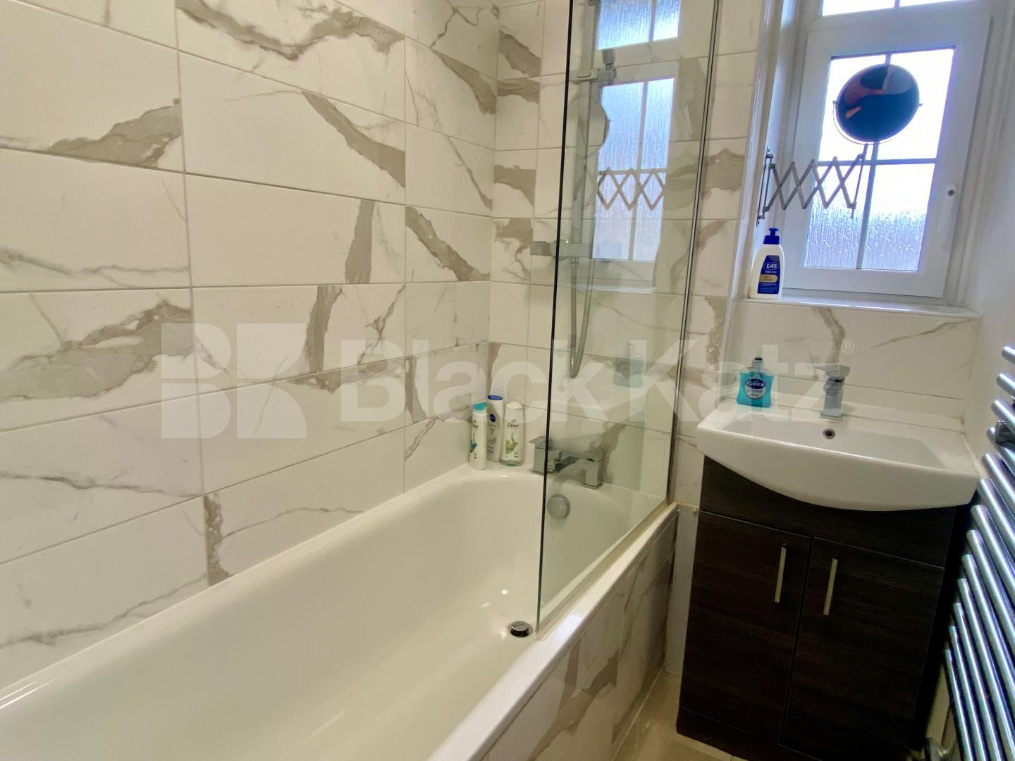 Bright and airy, tastefully decorated & superbly located in SE1 Aylesford House, Long Lane, Borough/London Bridge