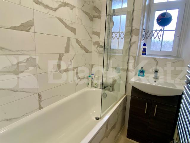 Bright and airy, tastefully decorated & superbly located in SE1 Aylesford House, Long Lane, Borough/London Bridge