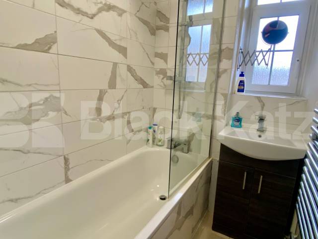 Bright and airy, tastefully decorated & superbly located in SE1 Aylesford House, Long Lane, Borough/London Bridge