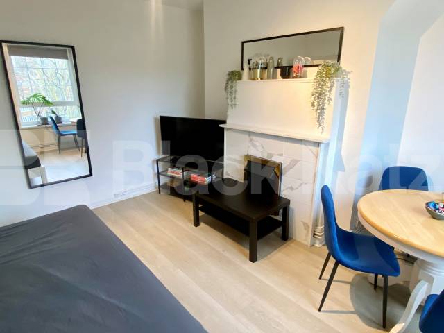 Bright and airy, tastefully decorated & superbly located in SE1 Aylesford House, Long Lane, Borough/London Bridge