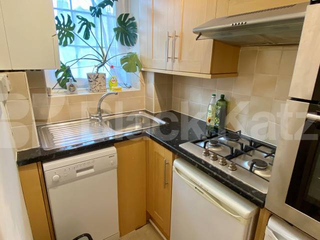 Bright and airy, tastefully decorated & superbly located in SE1 Aylesford House, Long Lane, Borough/London Bridge