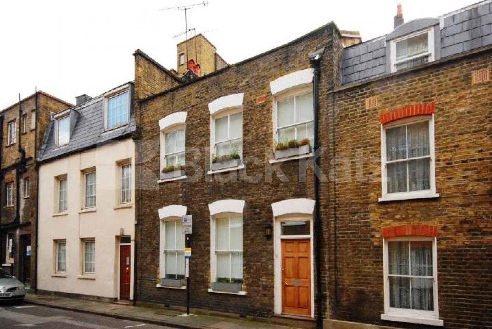 			MUST SEE!!, 3 Bedroom, 1 bath, 1 reception Flat			 Bingham Place, MARYLEBONE