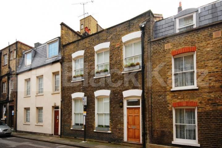 			MUST SEE!!, 3 Bedroom, 1 bath, 1 reception Flat			 Bingham Place, MARYLEBONE