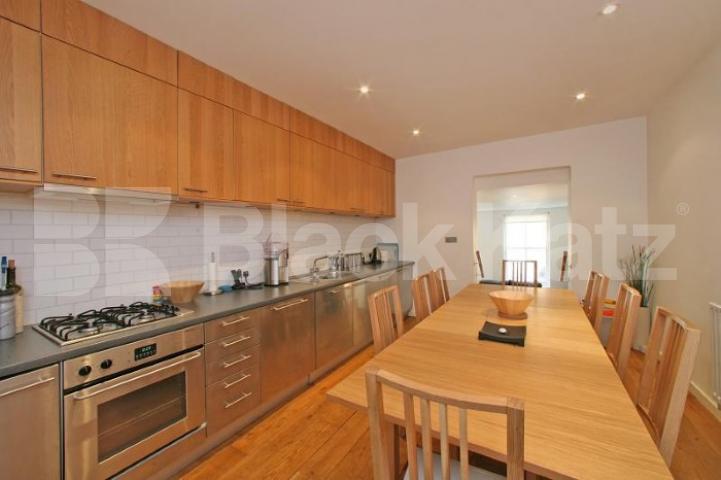 			MUST SEE!!, 3 Bedroom, 1 bath, 1 reception Flat			 Bingham Place, MARYLEBONE