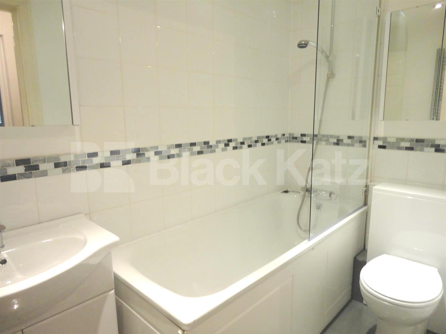 			2 BED, 2 BATH!, 2 Bedroom, 1 bath, 1 reception Flat			 Belgrave Gardens, ST JOHNS WOOD