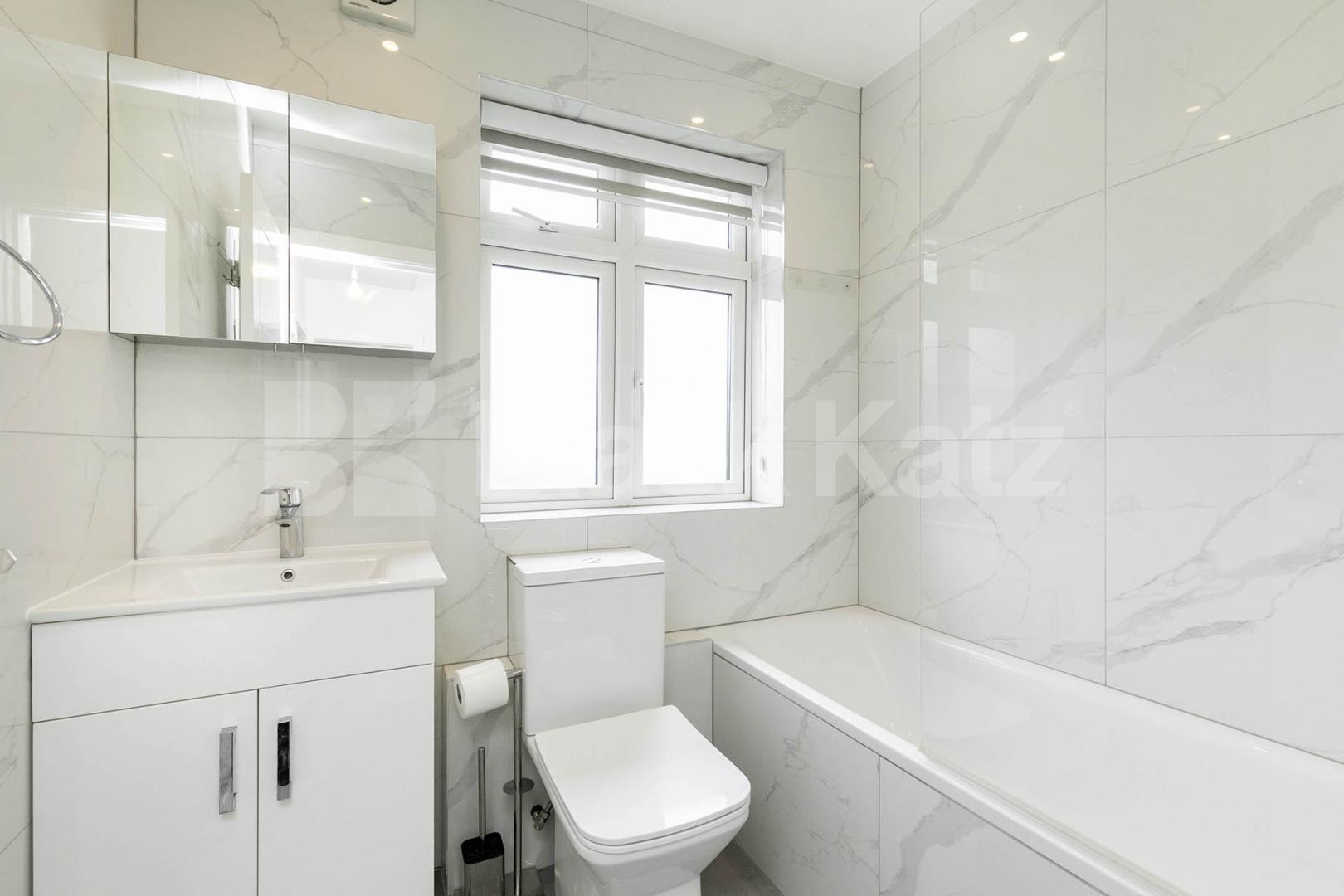 Stunning 5-Bedroom Family Home to Let in Southgate Osidge Lane, Southgate 