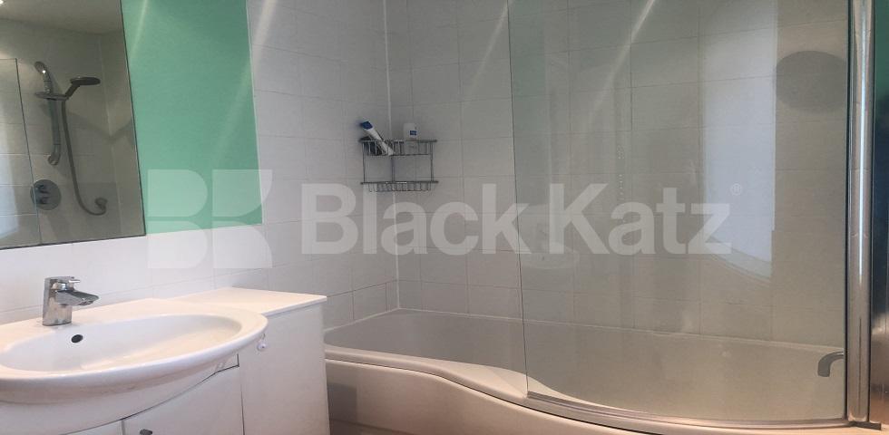 			UNDER OFFER , 2 Bedroom, 1 bath, 1 reception Apartment			 Vanbrugh Park Road, Greenwich 