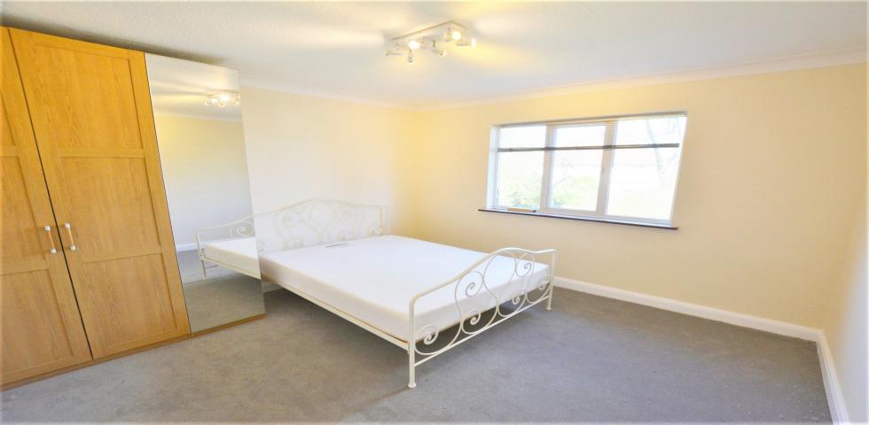 			3 Bedroom, 1 bath, 1 reception Semi-Detached House			 Park View Gardens , HENDON CENTRAL 