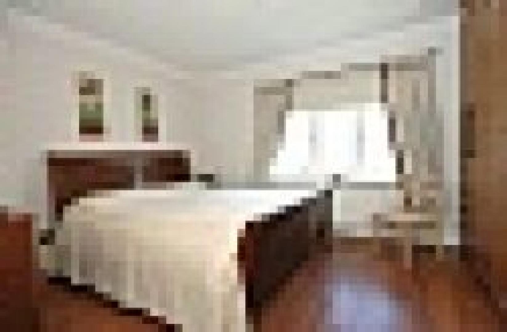 			4 Bedroom, 1 bath, 1 reception Flat			 Windermere Avenue, FINCHLEY