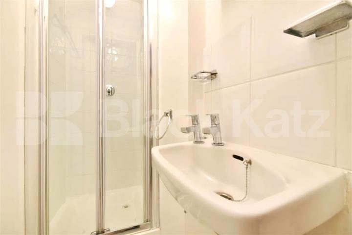 Two Bedroom Two bathroom garden property located short walk to Finsbury Park Portland Rise, Finsbury Park