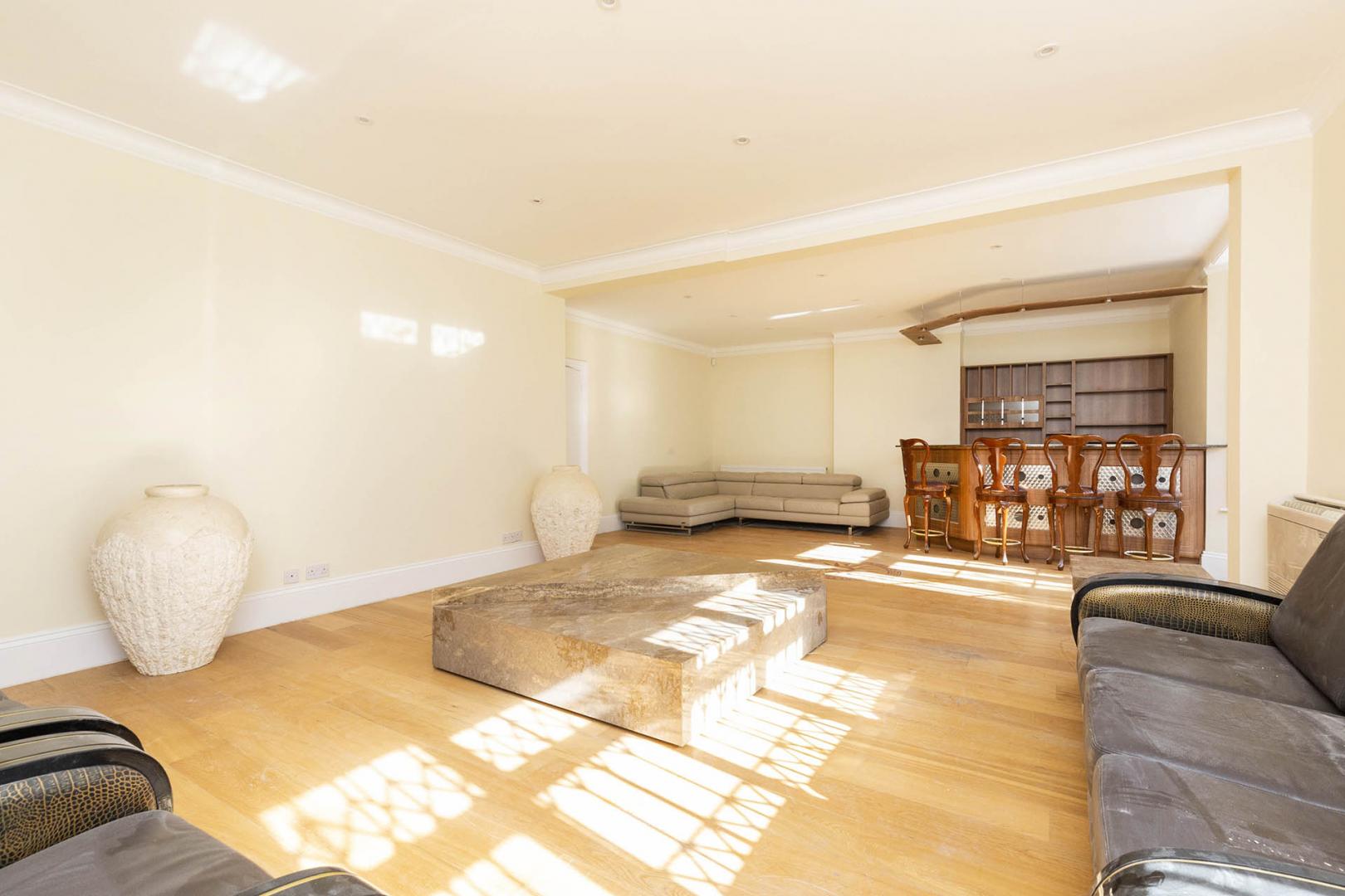 Grand family home with off street parking Hamsworth Way, Totteridge