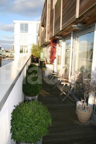 			NEW INSTRUCTION, 2 Bedroom, 1 bath, 1 reception Apartment			 Axis Court. East Lane., London Bridge