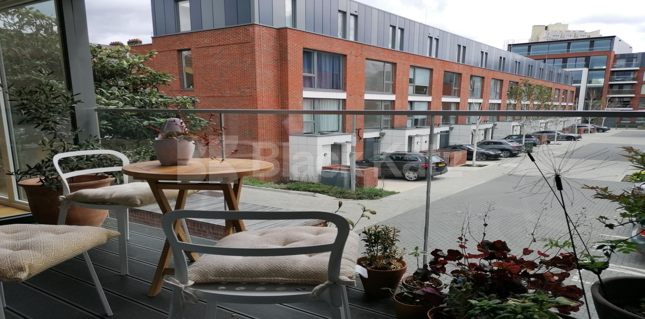 			LET , 2 Bedroom, 1 bath, 1 reception Apartment			 Fergusson Mews, Stockwell 